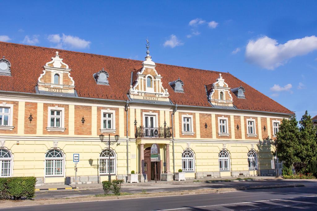 Hotel Kristaly Imperial Tata Exterior foto